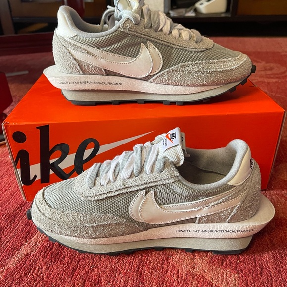 Nike
x sacai x Fragments LDWaffle "Grey" sneakers - Picture 1 of 12
